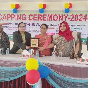 বিশেষ অতিথি মোছাঃ আরশে আরা বেগম, অধ্যক্ষ, বগুড়া নার্সিং কলেজ, বগুড়া, কে সম্মাননা ক্রেস্ট প্রদান করছেন টিএমএসএস পরিচালনা পর্ষদের সভানেত্রী মোছা: গুলনাহার পারভীন এবং উক্ত সভার সভাপতি রীতা রানী পাল, অধ্যক্ষ (ভারপ্রাপ্ত), টিএমএসএস নার্সিং কলেজ, বগুড়া।